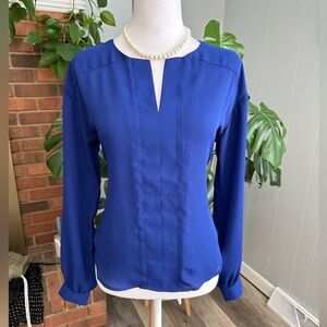 🛍️ Ann Taylor Royal blue blouse excellent condition.